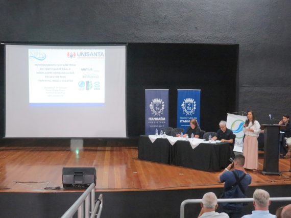 Engª Alexandra Sampaio (Unisanta) apresentou dois projetos: Monitoramento fluviométrico em tempo quase real e Modelagem Hidrológica nas Bacias Hidrográficas do rio Cubatão, e dos rios Mogi e Itapanhaú
