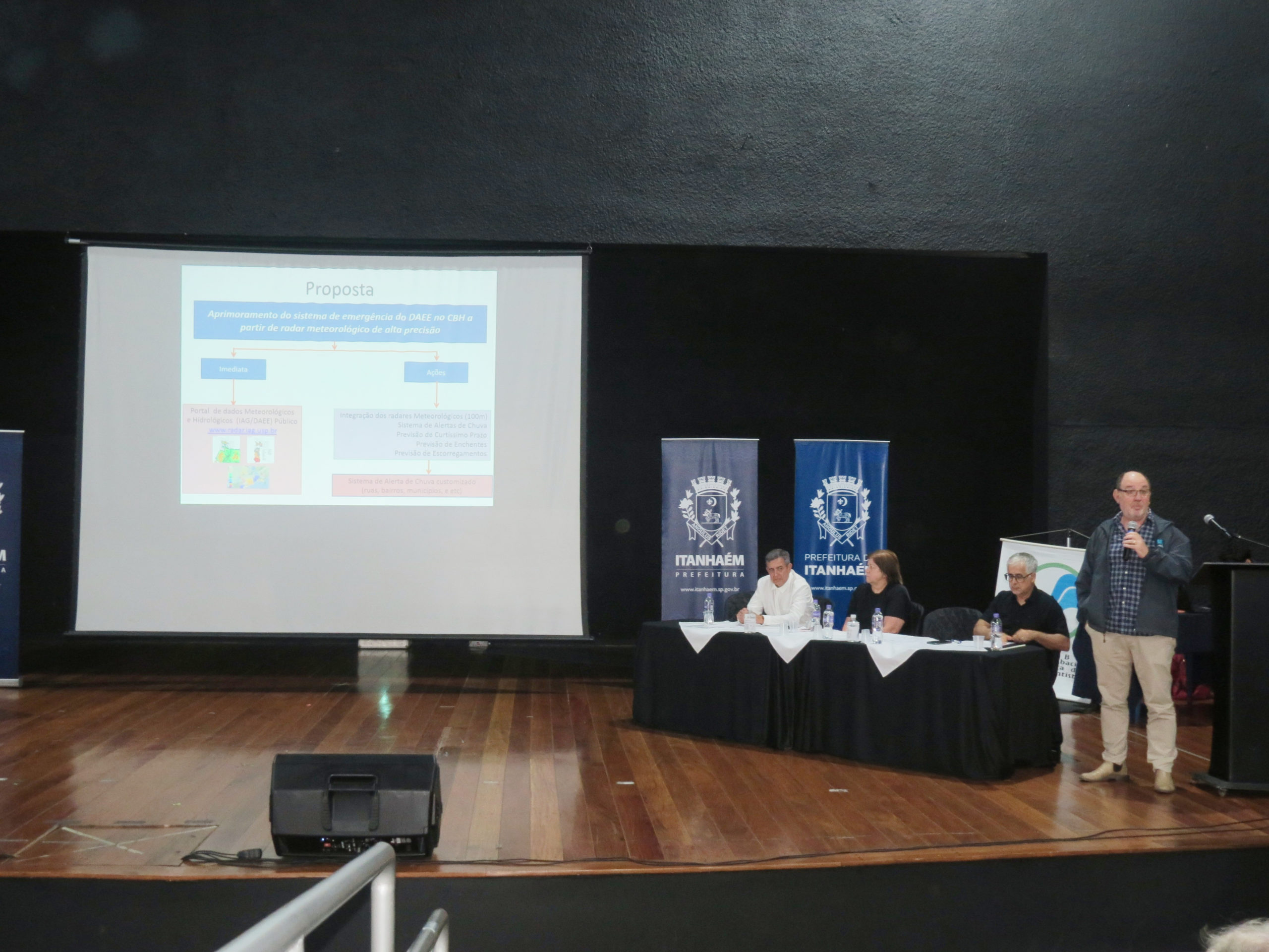 Carlos Morales IAG USP Dr. Carlos Morales (IAG/USP) abordou o projeto do DAEE Monitoramento dos Sistemas de Emergência na BS a partir de radar meteorológico de alta precisão